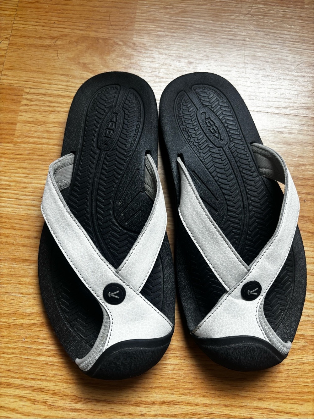 Keen Waimea flip flops white good condition summer beach pool vacation outdoor 8 - Picture 4 of 5